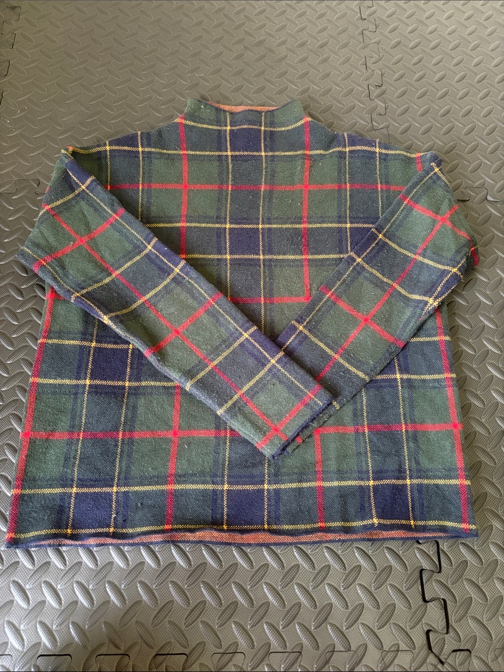 Women’s Tahari Green Plaid Sweater - Classic Tartan Style